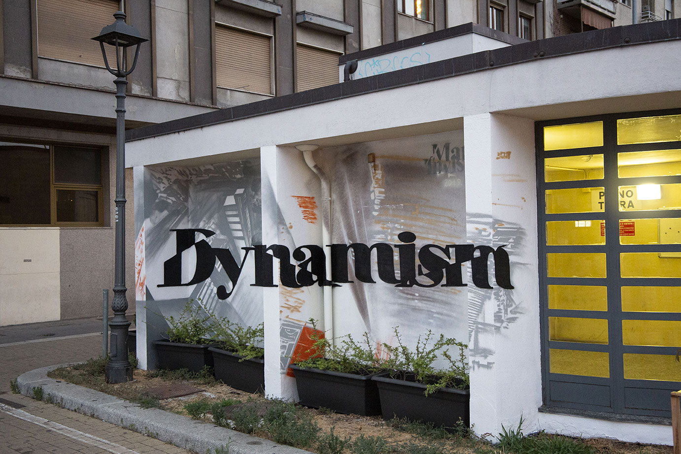 ''Dynamism'' Spray et peinture pour extérieur sur le mur 2,5 x 4 m Milano 2019