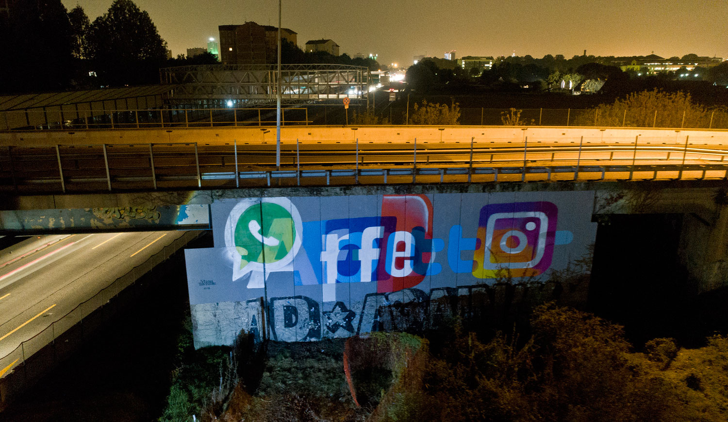 ''Affetto'' Spray e quarzo su muro 4,5 x 14 m Autostrada A4 Milano 2018