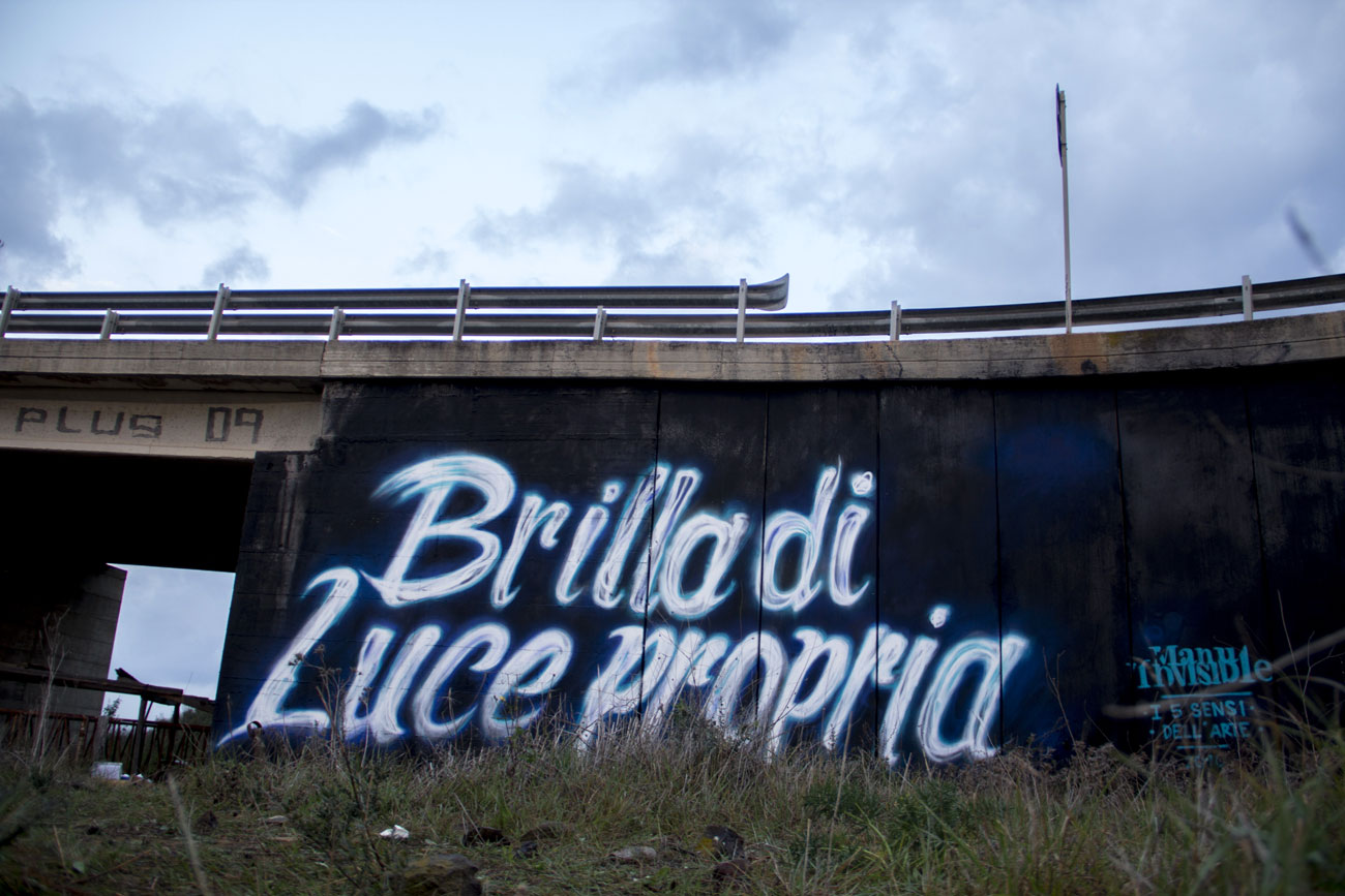 ''Brilla di luce propria'' Spray e quarzo su muro 6 x 12 m Cagliari 2016