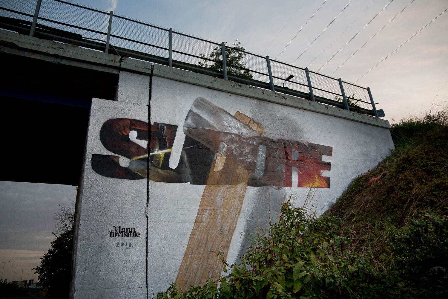 ''Sudore'' Spray e quarzo su muro 4,5 x 6 m Autostrada A50 Milano 2018