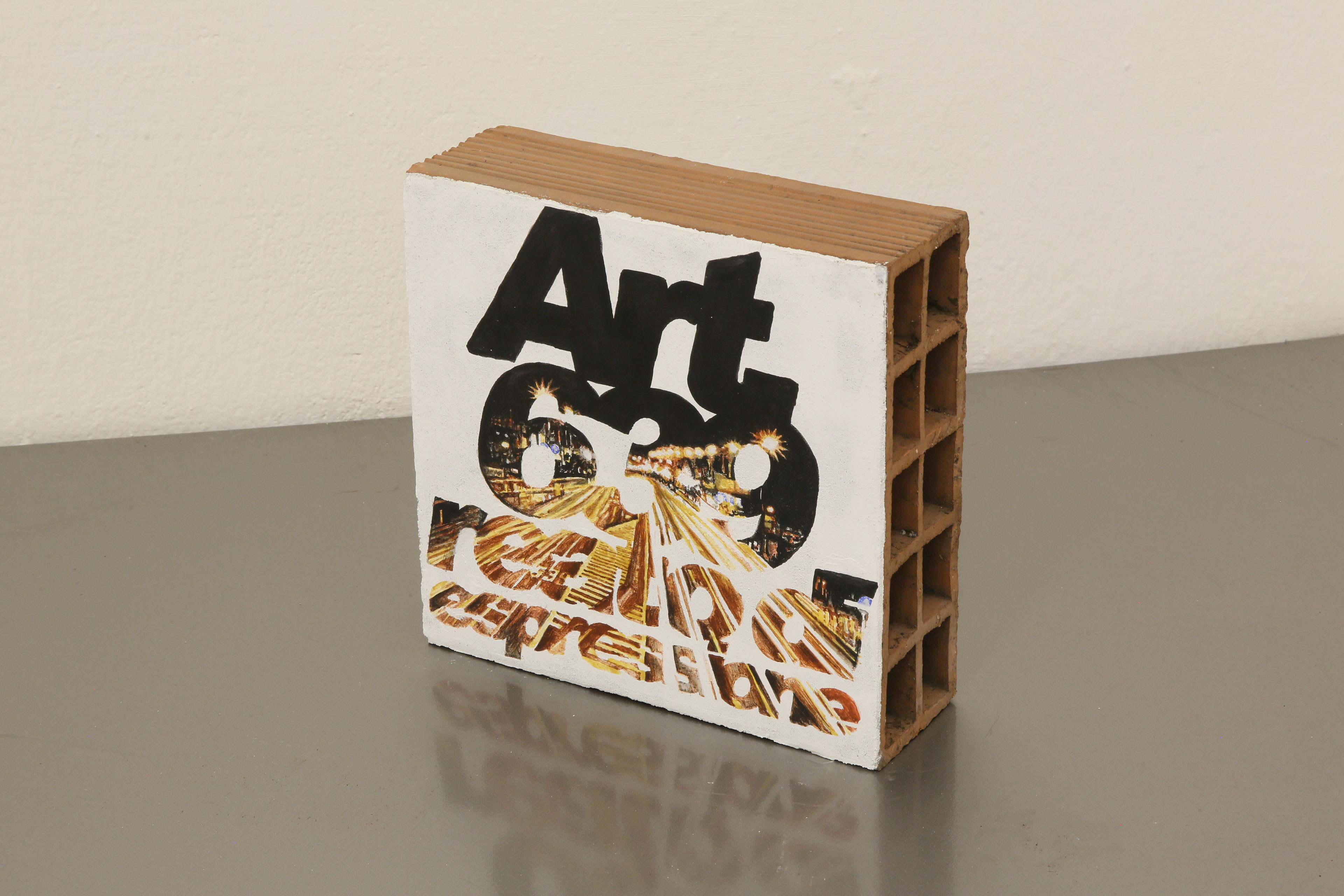 ''Art.639 Reato di espressione'' Affresco on terracotta brick
24 x 23,5 x 8 cm
(variables dimensions) 2019