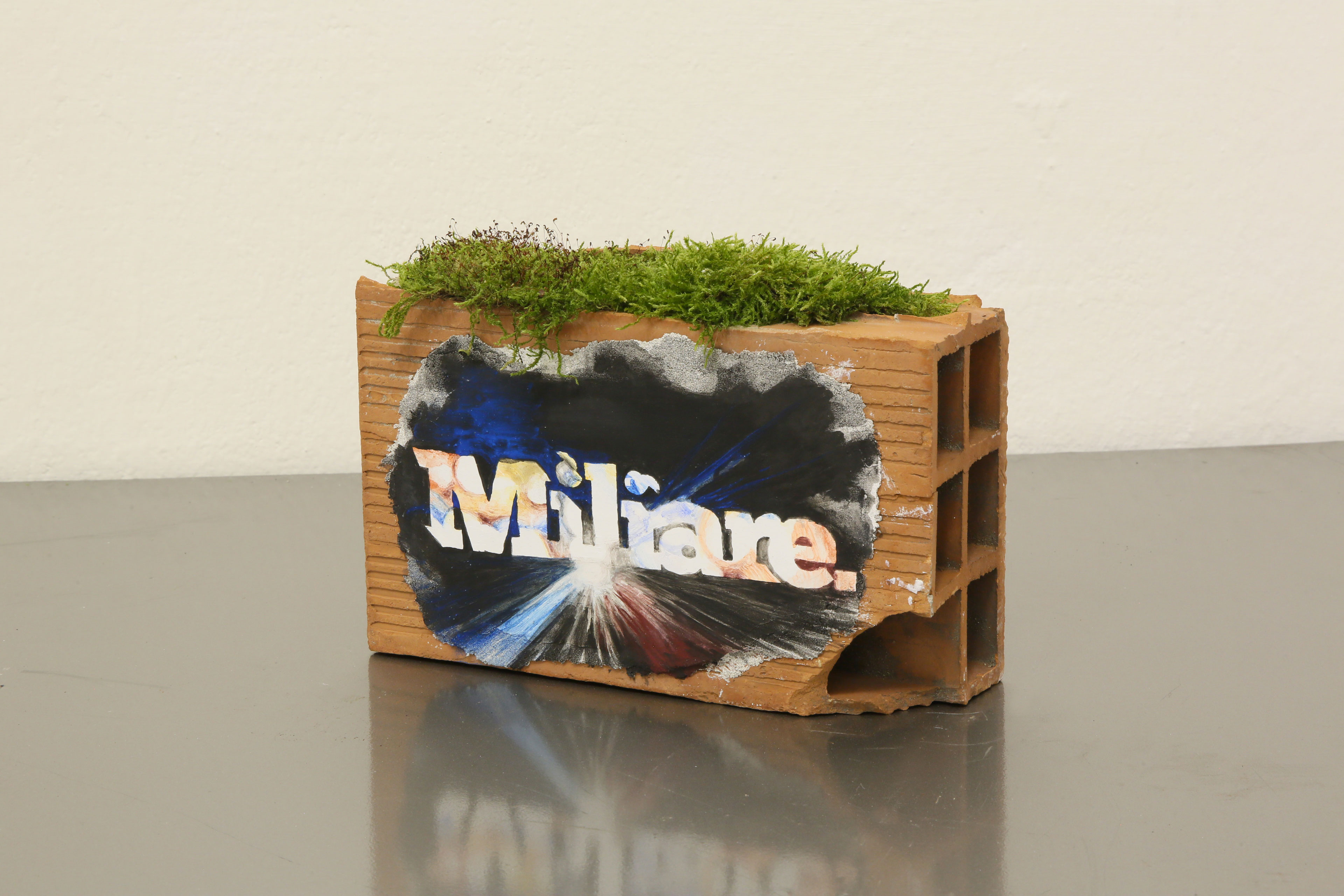 ''Miliare'' Affresco su mattone di terracotta
24 x 16 x 10 cm
(variables dimensions) 2019