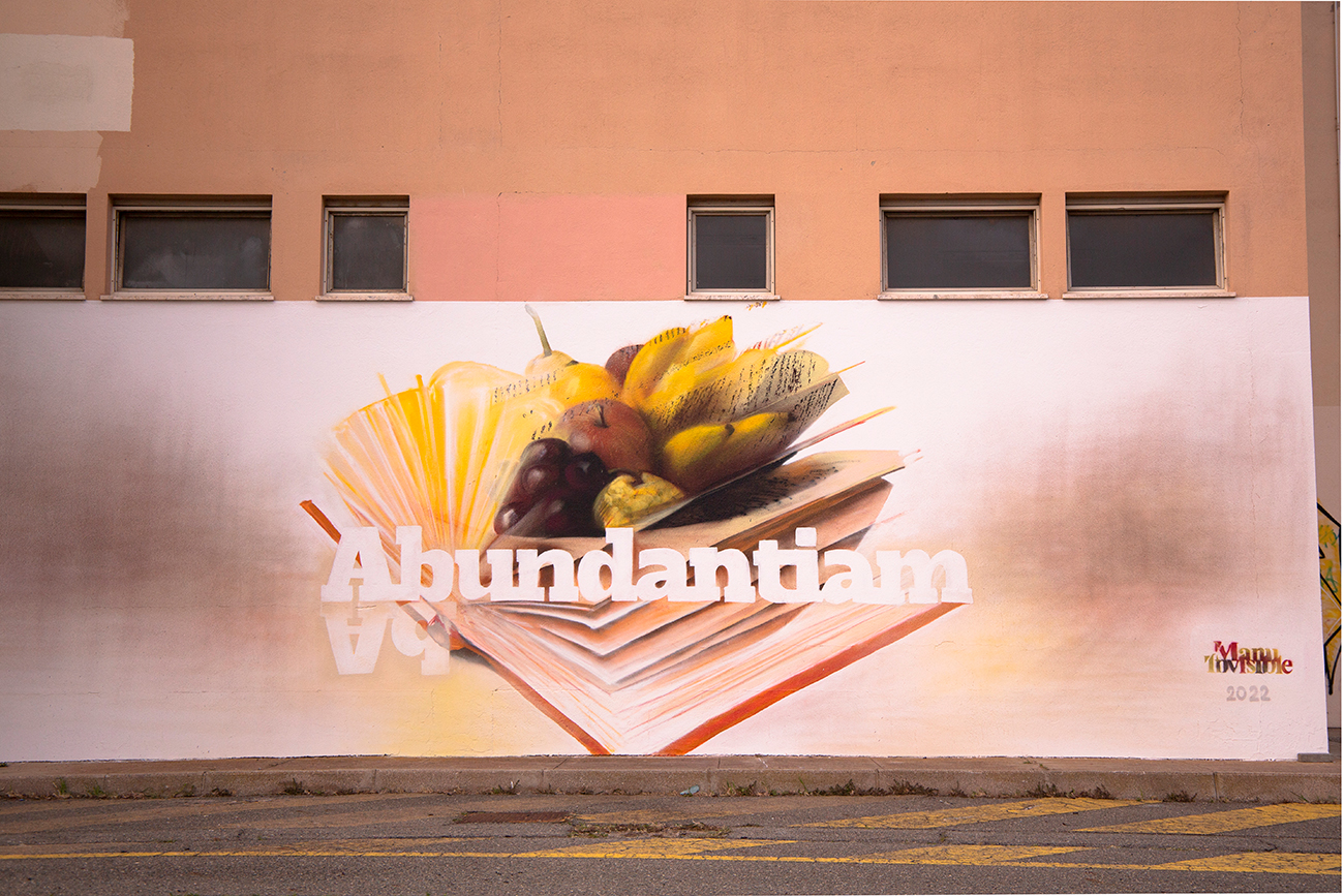 ''Ad Abundantiam'' Quarzo e spray su parete 44 mq Alberghiero Monserrato (opera partecipata) 2022