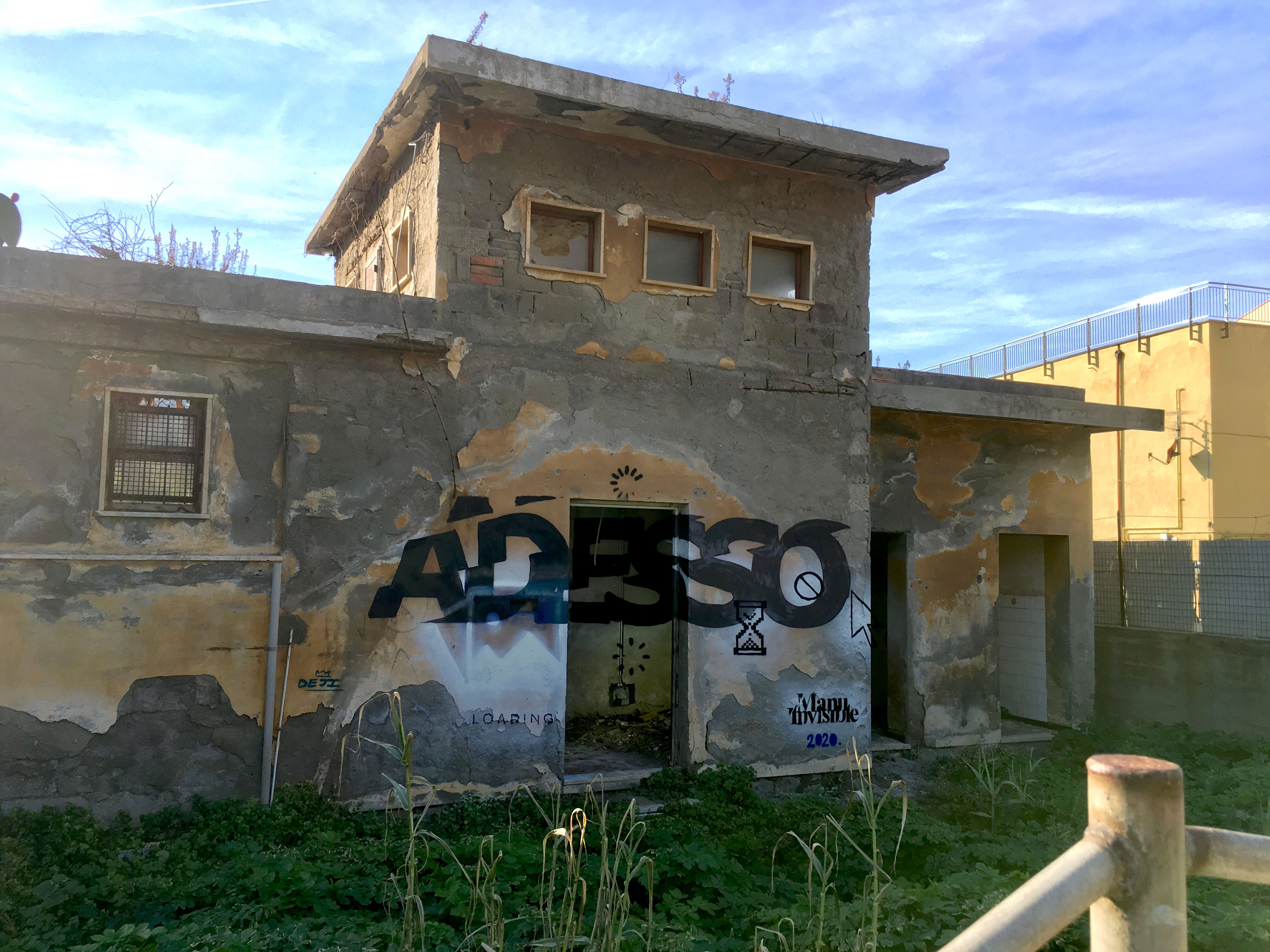''Adesso'' Spray sur le mur 2,0 x 4,0 m (anamorphism) Giglio's Island (Grosseto) 2020
