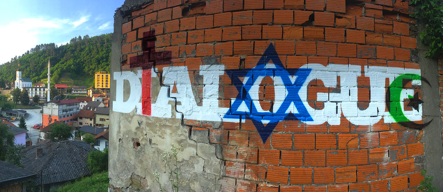 ''Dialogue'' Spray et peinture au quartz sur le mur 1 x 10 m Srebrenica 2017
