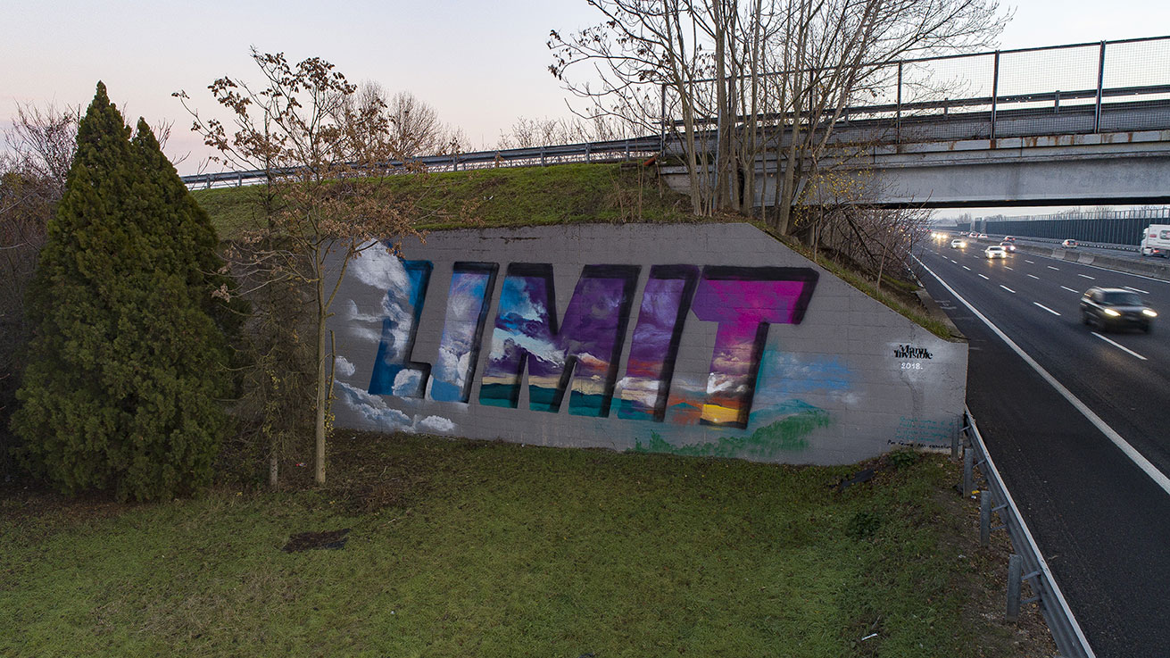 ''LIMIT'' Spray e pittura al quarzo su muro 4 x 13 m Autostrada A1 2018