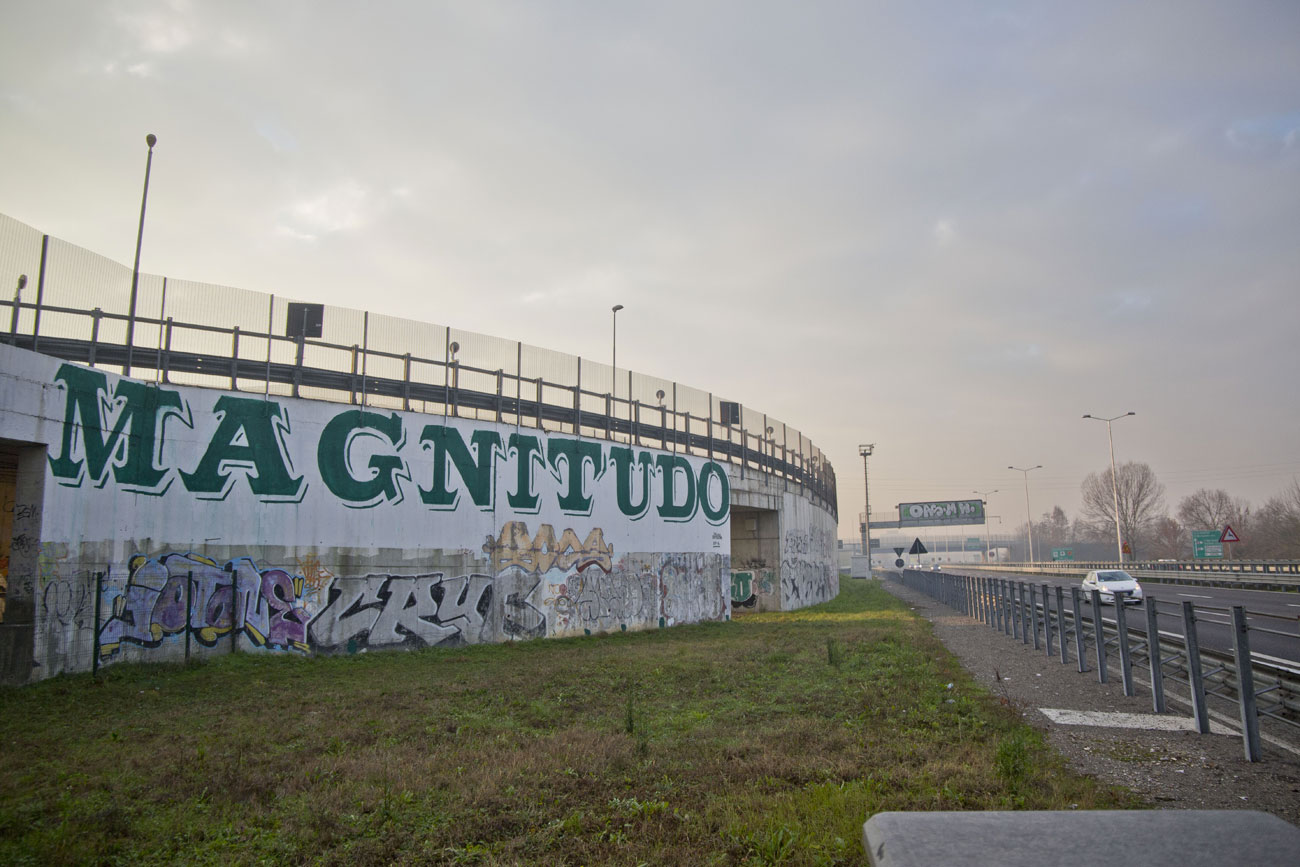 ''Magnitudo'' Quarzo su muro 4 x 19 m Milano 2016