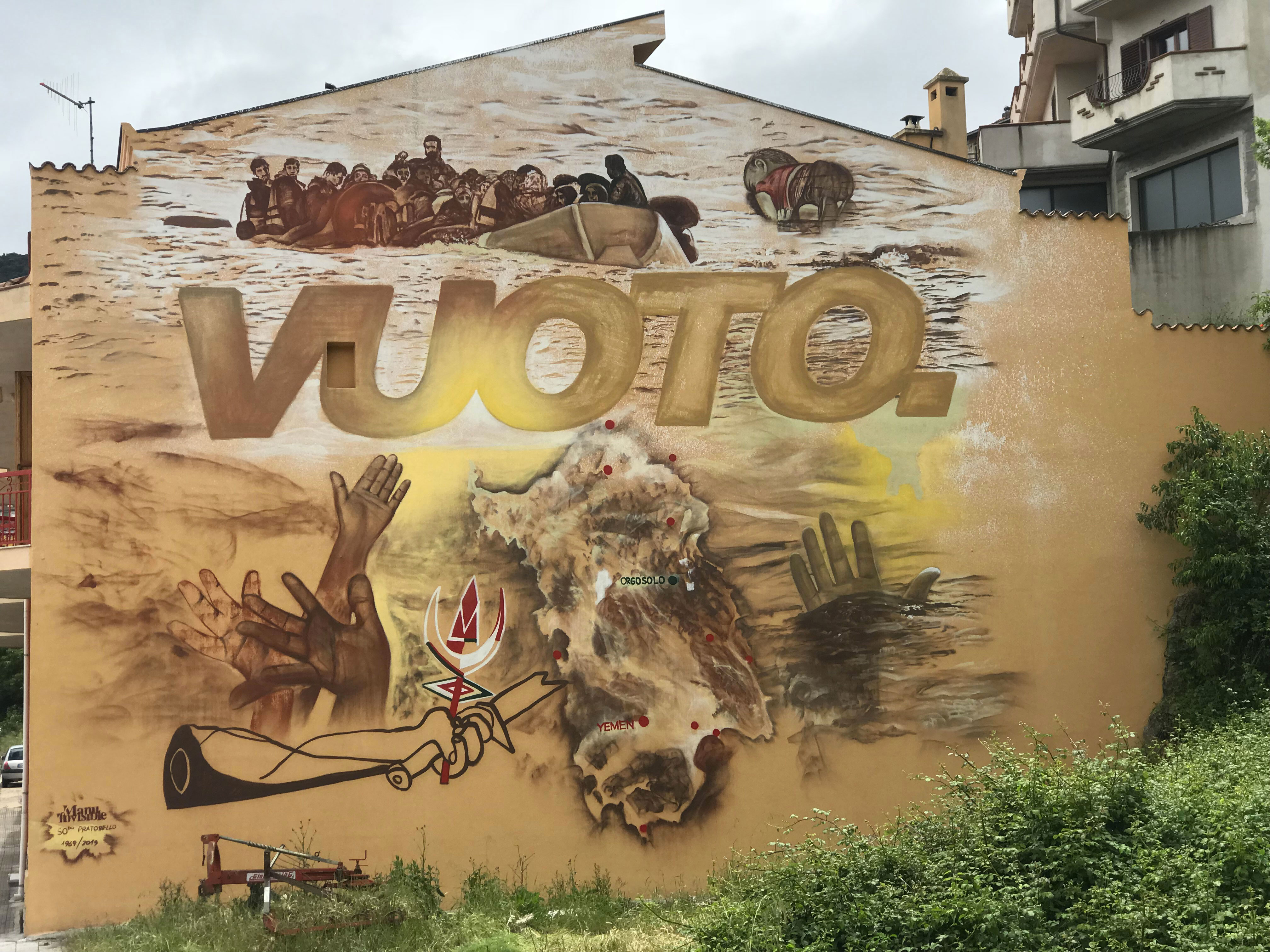 ''VUOTO.'' Spray sur le mur 11 x 12 m Orgosolo 2019