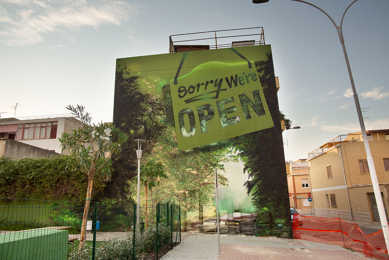 ''Sorry we're OPEN'' Quartz and spray paint on wall 226 mq Cagliari (Pirri) 2021