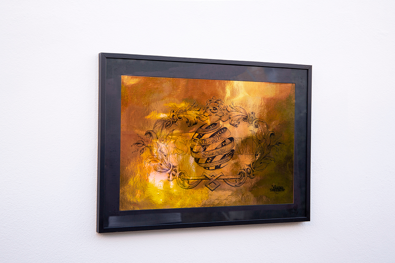 “Assioma” ink on golden pvc 72,5 x 52,5 x 3 cm 2022